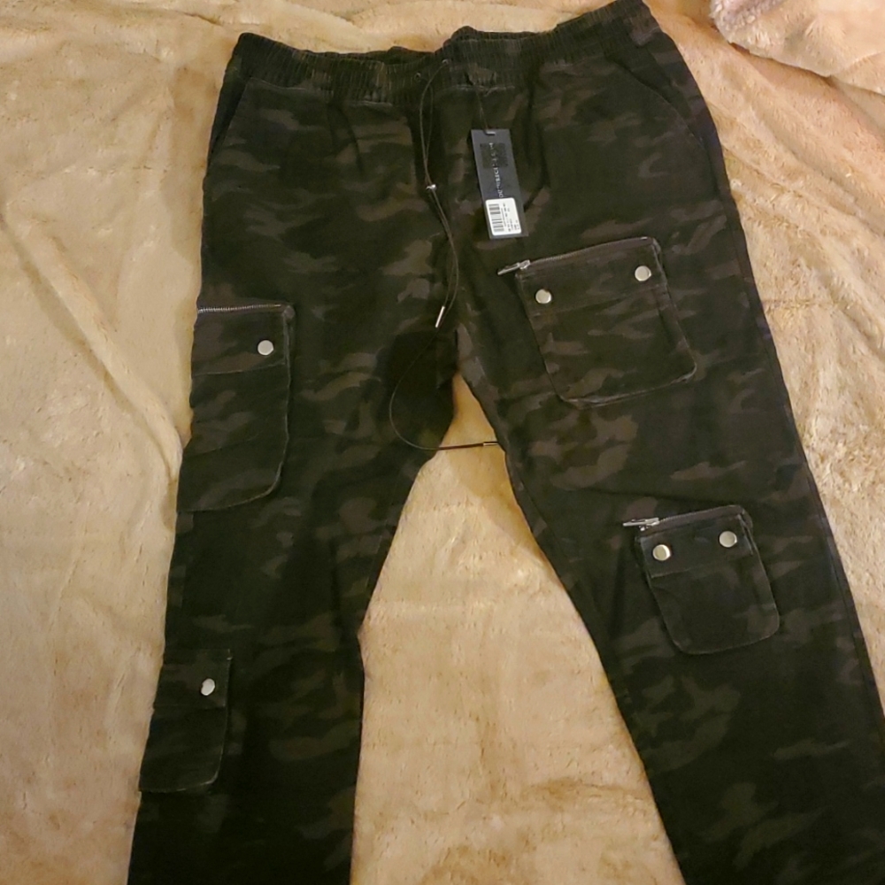Camo print utility pocket cargo pants
